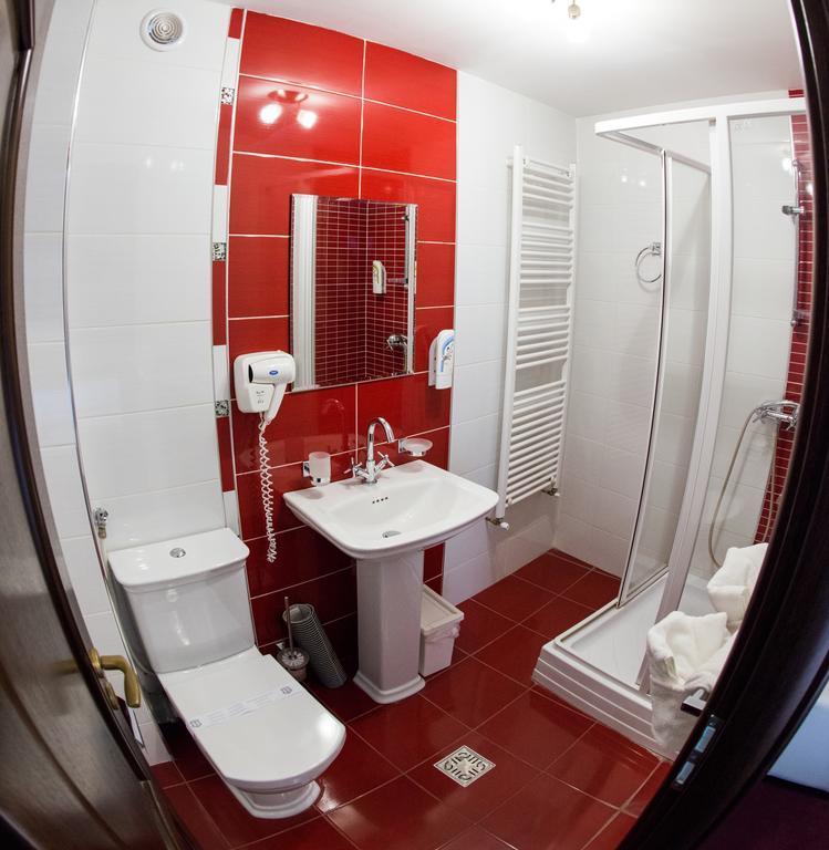 Hotel La Strada Ploieşti Quarto foto