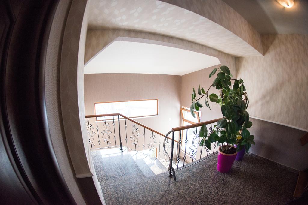 Hotel La Strada Ploieşti Exterior foto