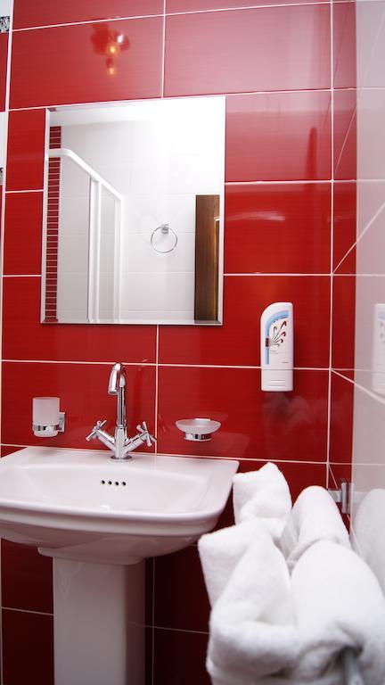 Hotel La Strada Ploieşti Quarto foto